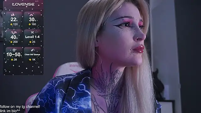 Snapshot of fraulein_mooon chatting on 11-18-25, 12:16 fraulein mooon online show from 11-18-25, 12:16