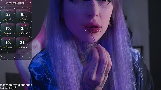 Snapshot of fraulein_mooon chatting on 11-26-25, 02:45 fraulein mooon online show from 11-26-25, 02:45