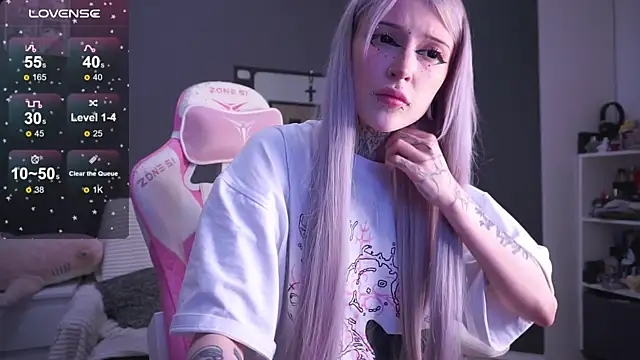 Snapshot of fraulein_mooon chatting on 01-10-26, 06:20 fraulein mooon online show from 01-10-26, 06:20