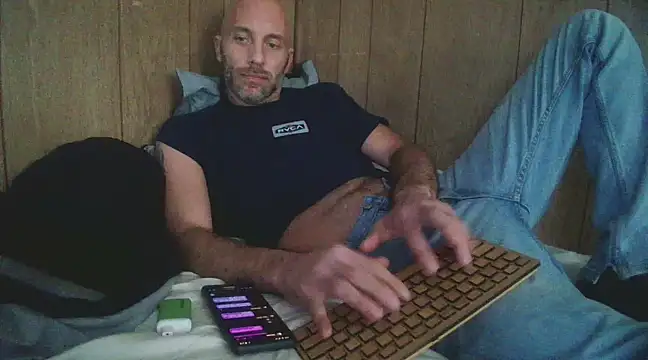 Snapshot of Disdikisgr8x5 chatting on 01-10-25, 12:17 Disdikisgr8x5 online show from 01-10-25, 12:17