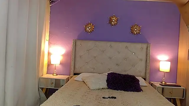 Kim and Mia online show from 11-07-25, 10:37