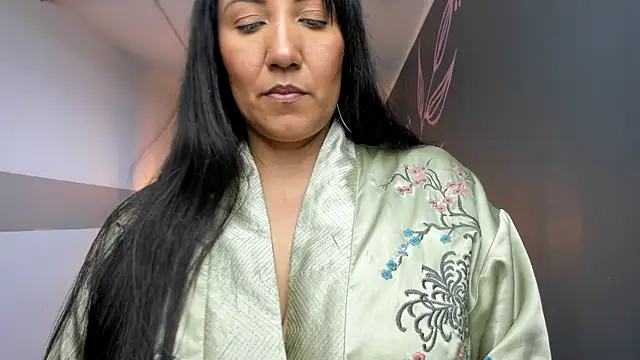 Snapshot of GiaFox_ chatting on 01-27-25, 06:20 GiaFox online show from 01-27-25, 06:20