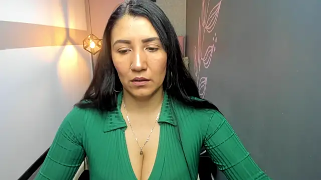 Snapshot of GiaFox_ chatting on 02-05-25, 12:38 GiaFox online show from 02-05-25, 12:38