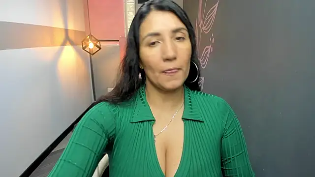 Snapshot of GiaFox_ chatting on 02-05-25, 03:42 GiaFox online show from 02-05-25, 03:42