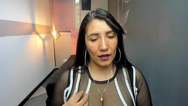 Snapshot of GiaFox_ chatting on 02-08-25, 06:33 GiaFox online show from 02-08-25, 06:33