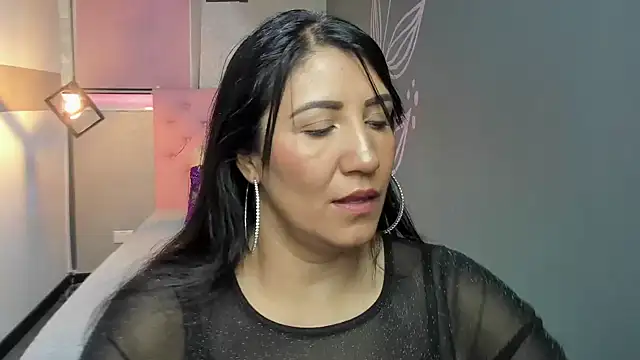 Snapshot of GiaFox_ chatting on 02-14-25, 12:47 GiaFox online show from 02-14-25, 12:47