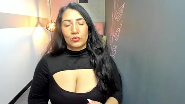 Snapshot of GiaFox_ chatting on 02-25-25, 12:45 GiaFox online show from 02-25-25, 12:45
