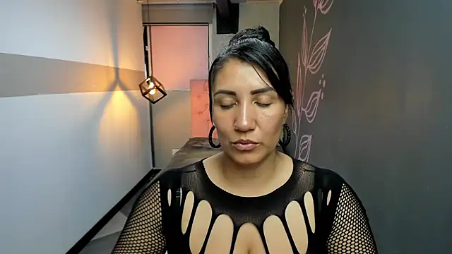 Snapshot of GiaFox_ chatting on 03-02-25, 07:43 GiaFox online show from 03-02-25, 07:43