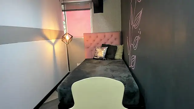 Snapshot of GiaFox_ chatting on 03-16-25, 12:55 GiaFox online show from 03-16-25, 12:55