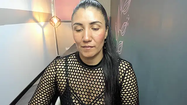 Snapshot of GiaFox_ chatting on 03-19-25, 04:34 GiaFox online show from 03-19-25, 04:34