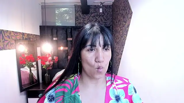 Snapshot of GiaFox_ chatting on 09-21-25, 12:40 GiaFox online show from 09-21-25, 12:40
