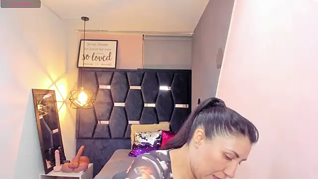 Snapshot of GiaFox_ chatting on 10-10-25, 03:27 GiaFox online show from 10-10-25, 03:27