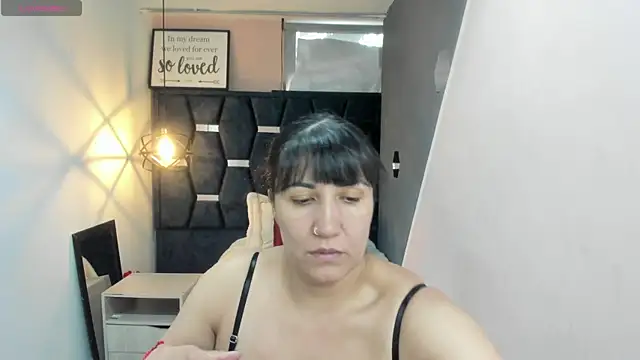 Snapshot of GiaFox_ chatting on 10-20-25, 07:58 GiaFox online show from 10-20-25, 07:58