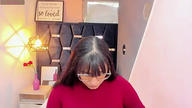 Snapshot of GiaFox_ chatting on 10-23-25, 01:54 GiaFox online show from 10-23-25, 01:54