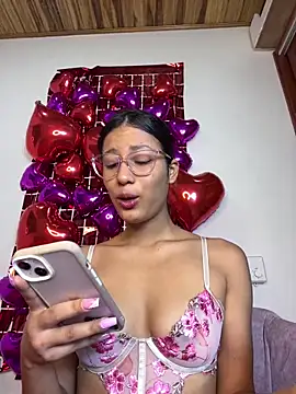Snapshot of Valentinabaker chatting on 02-17-25, 10:40 Valentinabaker online show from 02-17-25, 10:40