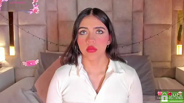 Snapshot of SofiScott_ chatting on 12-30-24, 08:58 SofiScott online show from 12-30-24, 08:58