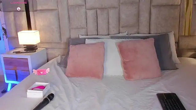 Snapshot of SofiScott_ chatting on 03-18-25, 08:59 SofiScott online show from 03-18-25, 08:59