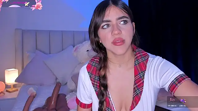 Snapshot of SofiScott_ chatting on 09-27-25, 11:32 SofiScott online show from 09-27-25, 11:32