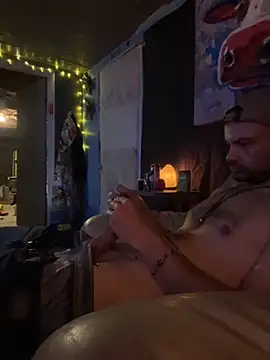 Snapshot of spundaddylive chatting on 10-31-25, 11:39 spundaddylive online show from 10-31-25, 11:39