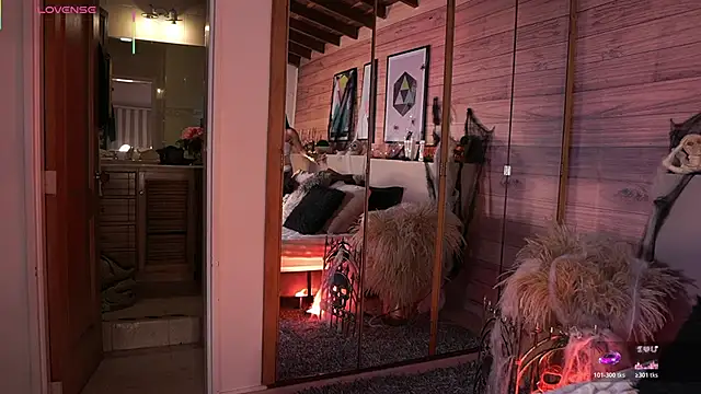 IzzyWild online show from 10-31-25, 12:28