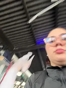 isarhodes  online show from 10-21-25, 07:25