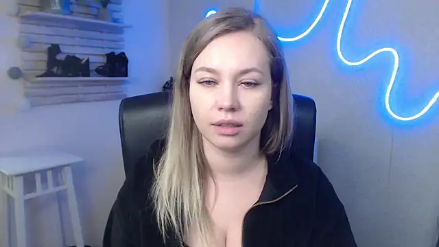 holly xglam online show from 01-08-25, 10:26