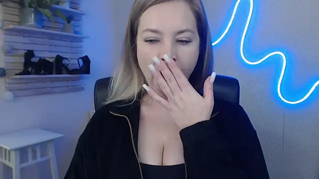 holly xglam online show from 01-17-25, 06:26