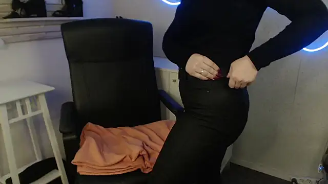 holly xglam online show from 02-10-25, 04:41