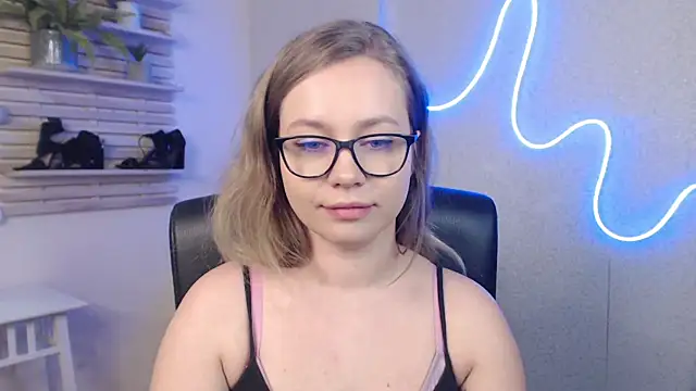 holly xglam online show from 03-07-25, 04:24