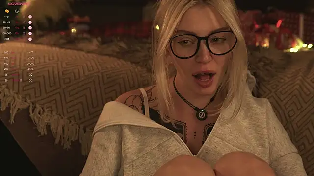 LinaKinky online show from 01-05-25, 05:20