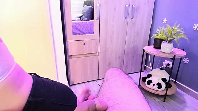 Snapshot of Hot_Couple666 chatting on 02-06-25, 02:11 Hot Couple666 online show from 02-06-25, 02:11