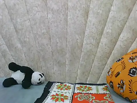 Snapshot of Sexy_Villagegal chatting on 09-13-25, 05:35 Sexy Villagegal online show from 09-13-25, 05:35