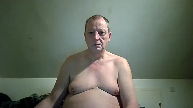 Snapshot of chubbybear2cum chatting on 11-25-25, 04:18 chubbybear2cum online show from 11-25-25, 04:18