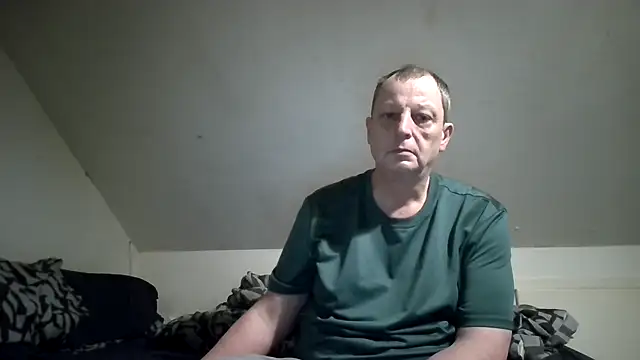 Snapshot of chubbybear2cum chatting on 12-17-25, 01:55 chubbybear2cum online show from 12-17-25, 01:55