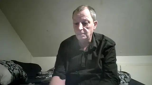 Snapshot of chubbybear2cum chatting on 12-23-25, 04:32 chubbybear2cum online show from 12-23-25, 04:32