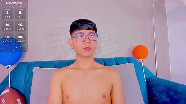 Snapshot of CodyTwink chatting on 02-21-25, 01:11 CodyTwink online show from 02-21-25, 01:11