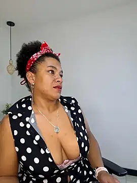 Snapshot of Selket11 chatting on 01-20-25, 10:51 Selket11 online show from 01-20-25, 10:51