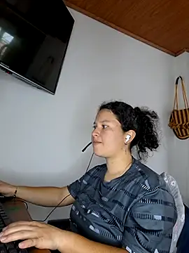 Snapshot of Selket11 chatting on 03-04-25, 03:15 Selket11 online show from 03-04-25, 03:15