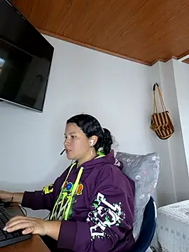 Snapshot of Selket11 chatting on 03-05-25, 01:28 Selket11 online show from 03-05-25, 01:28