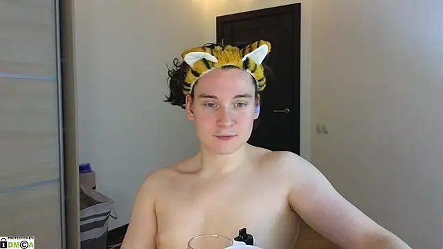 MoreRealAlex online show from 02-11-25, 04:33