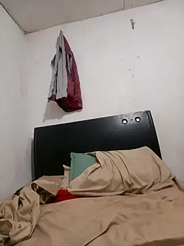 Snapshot of Boypolla11 chatting on 12-17-24, 07:07 Boypolla11 online show from 12-17-24, 07:07