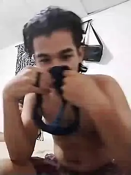 Snapshot of Boypolla11 chatting on 12-19-24, 02:23 Boypolla11 online show from 12-19-24, 02:23