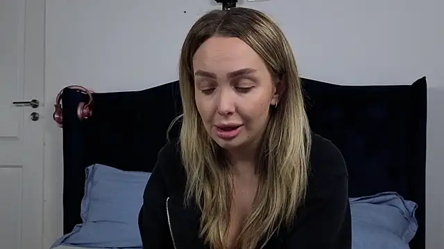 AnnaMaee online show from 11-19-25, 08:31