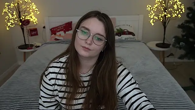 MagicPeachh  online show from 12-18-24, 01:45