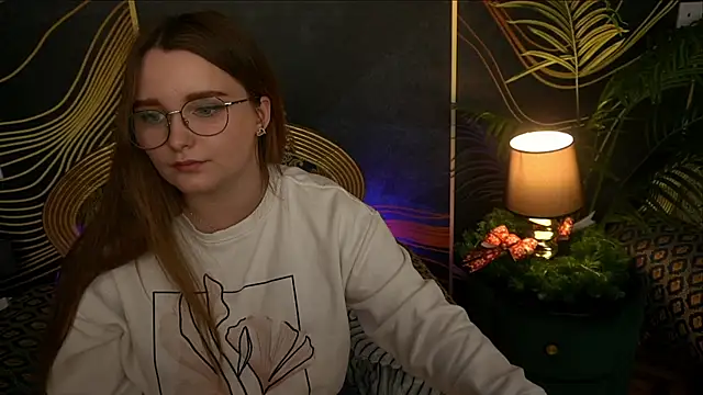 MagicPeachh  online show from 12-19-24, 05:18