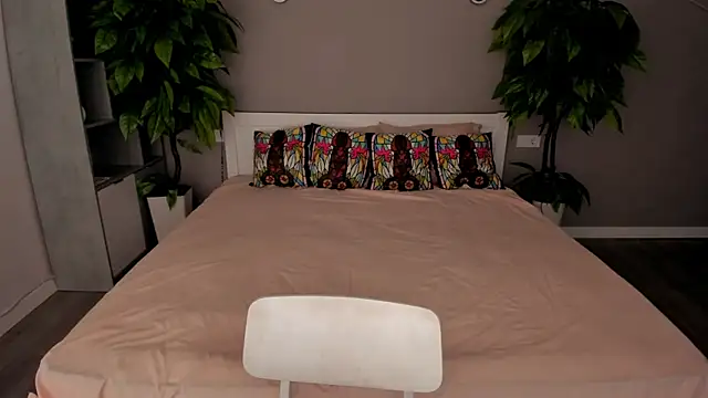 MagicPeachh  online show from 09-26-25, 05:55