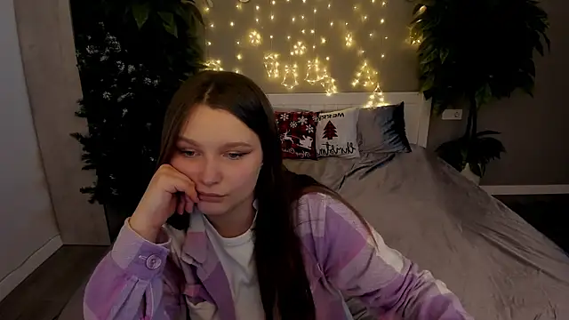 MagicPeachh  online show from 12-17-25, 02:12