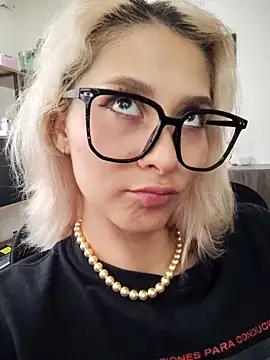 Snapshot of Ramona_Flower chatting on 09-28-25, 09:09 Ramona Flower online show from 09-28-25, 09:09