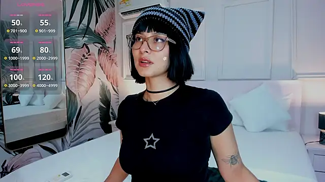 Ramona Flower online show from 11-18-25, 02:06