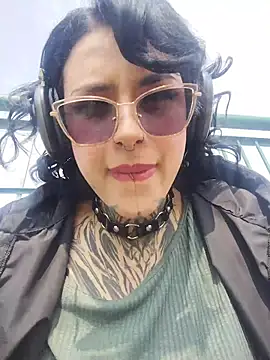 Snapshot of taaylor33 chatting on 02-12-26, 08:04 taaylor33 online show from 02-12-26, 08:04